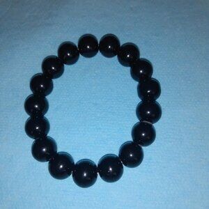 Black stretch beaded bracelet.